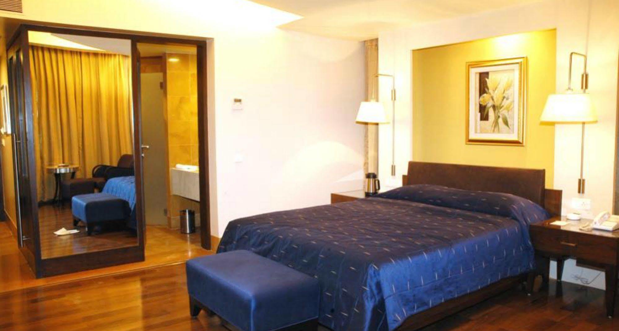 Deccan Rendezvous By Hotel Surya Pune Exterior photo