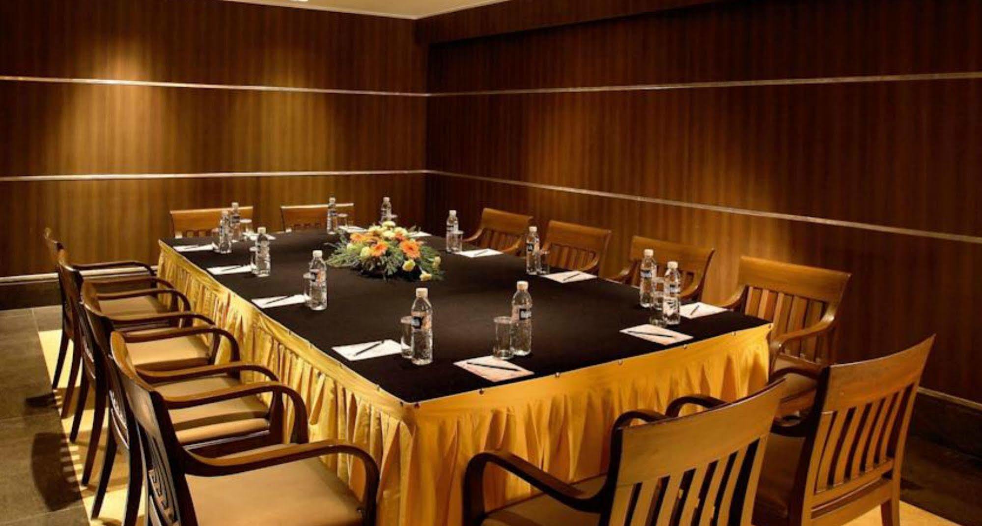 Deccan Rendezvous By Hotel Surya Pune Exterior photo